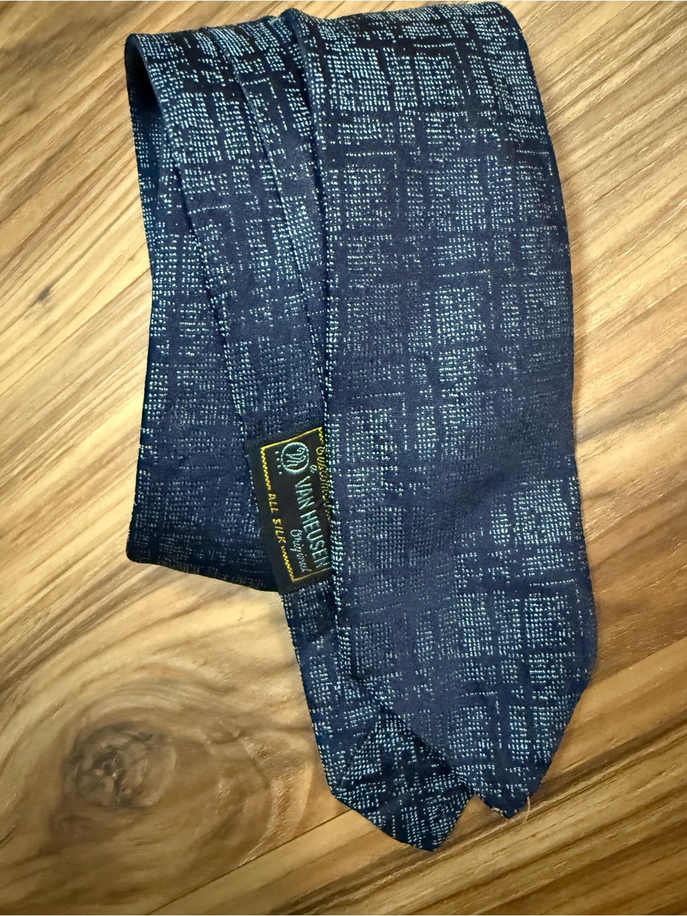 Vintage 1960s Van Heusen Custom Collection All Silk Skinny Tie Blue geometric